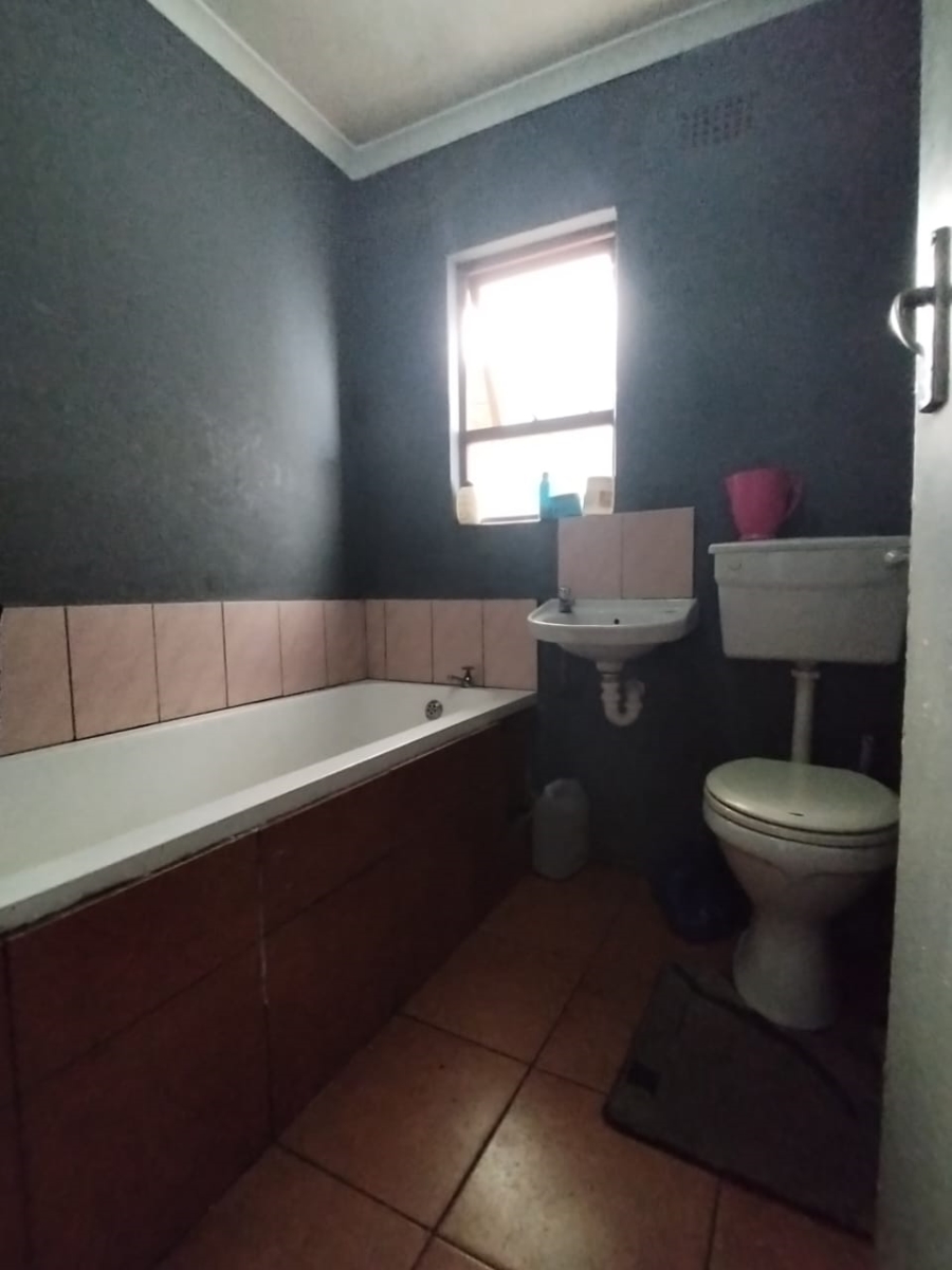  Bedroom Property for Sale in Lavender Hill Western Cape